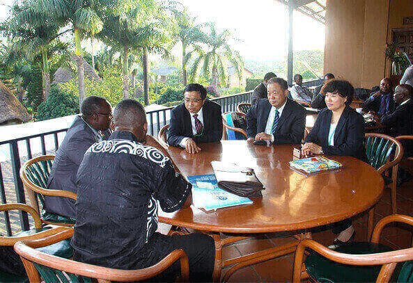 Le chef de l’entreprise Cuihong Chen a accompagné la délégation du gouvernement en Ouganda, en Tanzanie et dans d’autres pays africains pour les négociations sur le projet d’amacage.